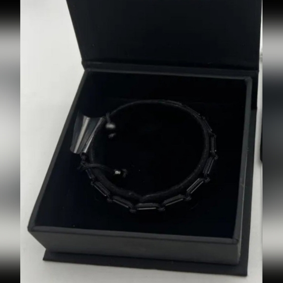 Black rope with natural black stones ideal for any occasion. - Picture 2 of 4